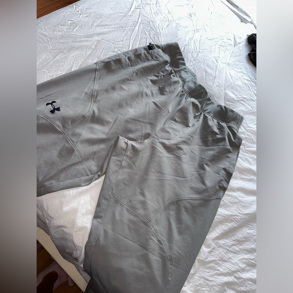 Under armour gray mens size medium sweatpants